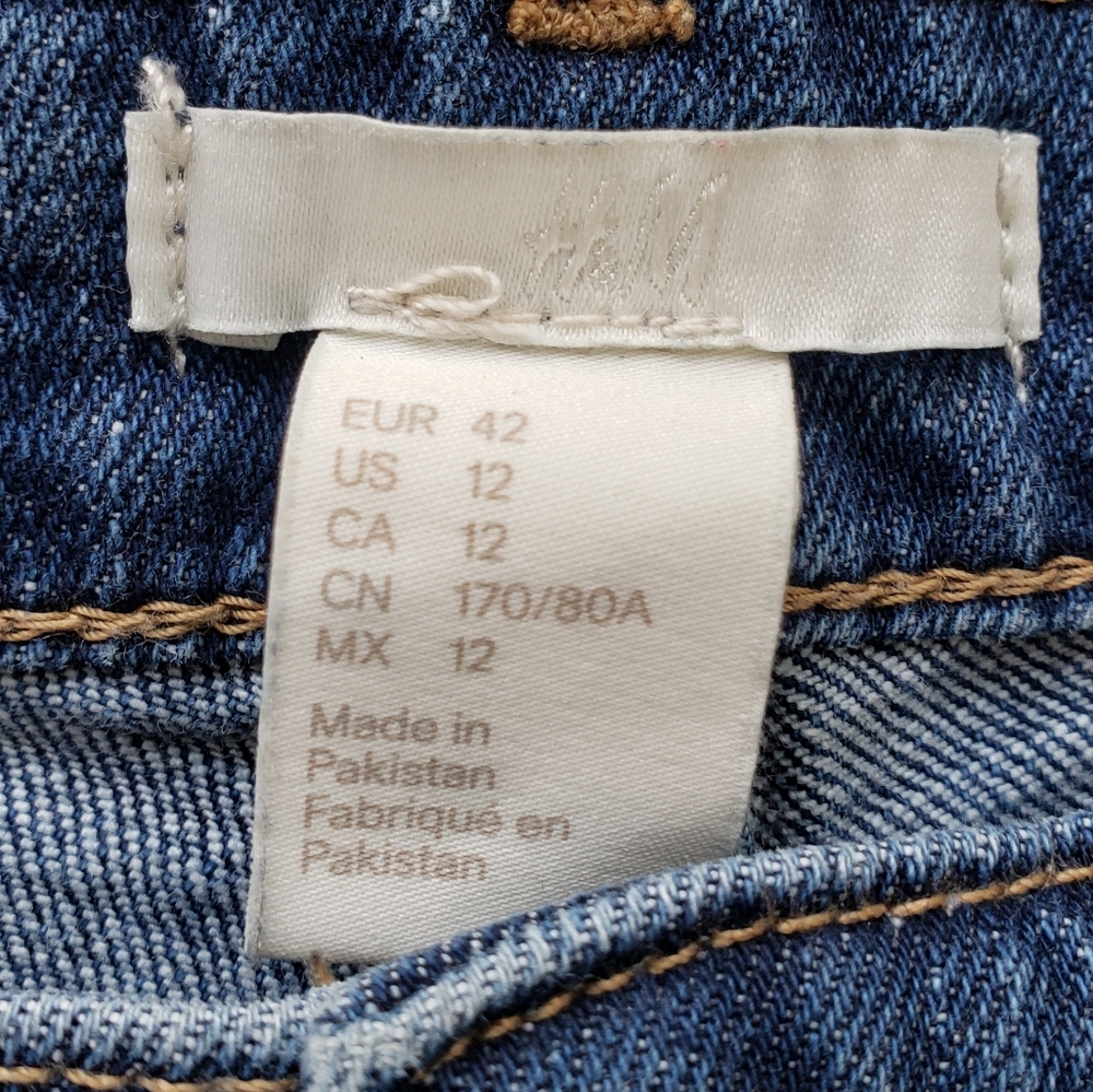 H&M Women's Distressed Denim Shorts - Picture 3 of 4